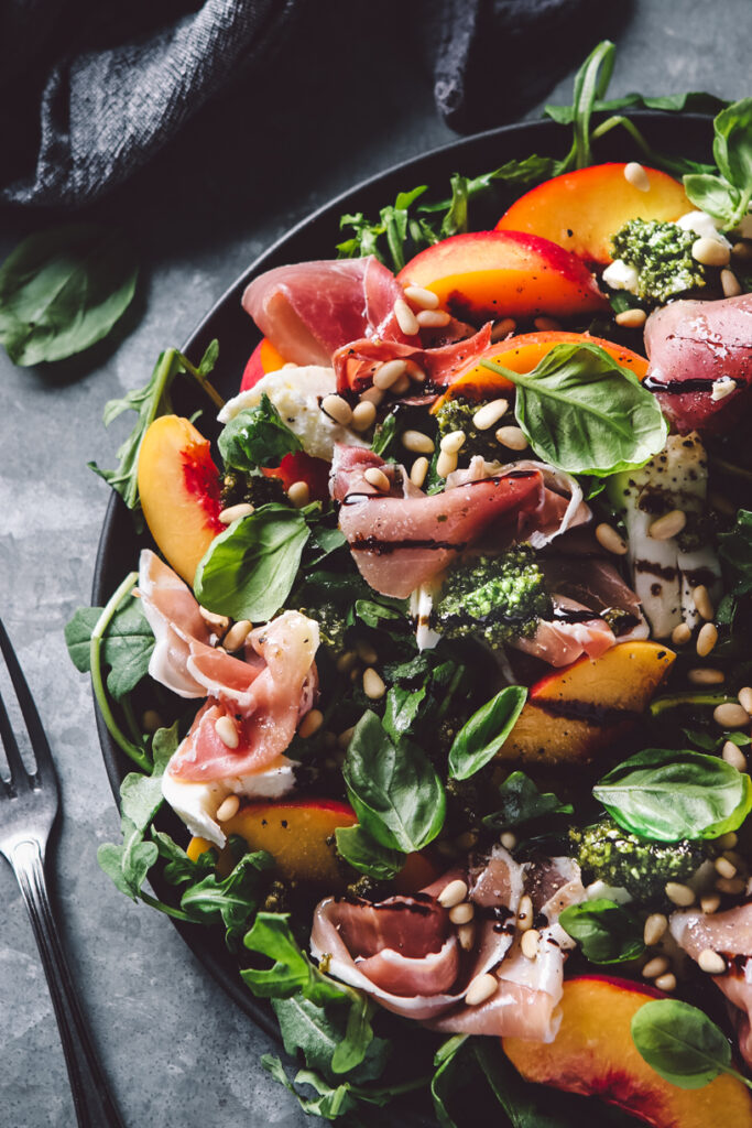 ARUGULA PROSCIUTTO PEACH SALAD