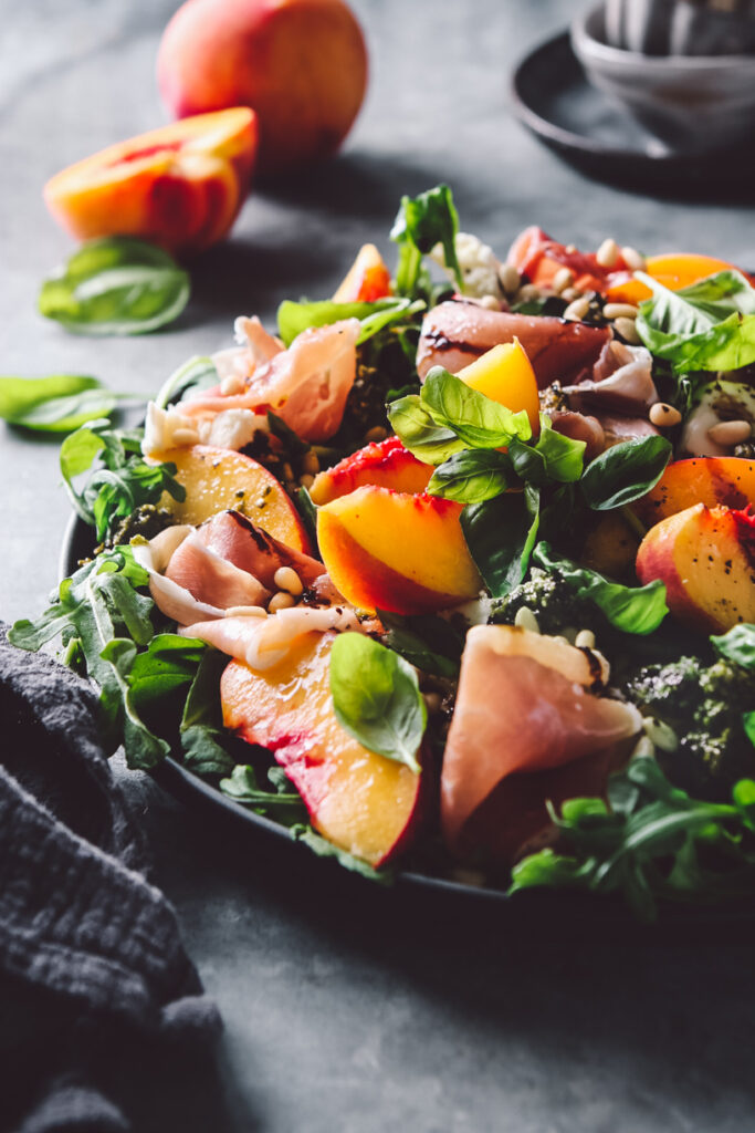 ARUGULA PROSCIUTTO PEACH SALAD