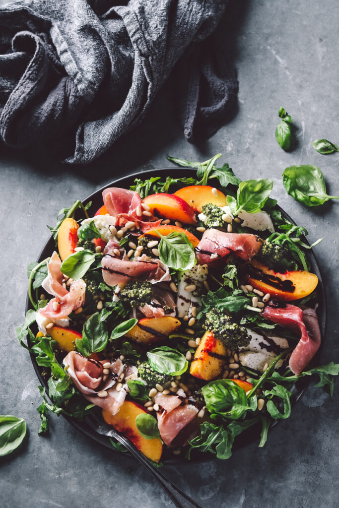 ARUGULA PROSCIUTTO PEACH SALAD