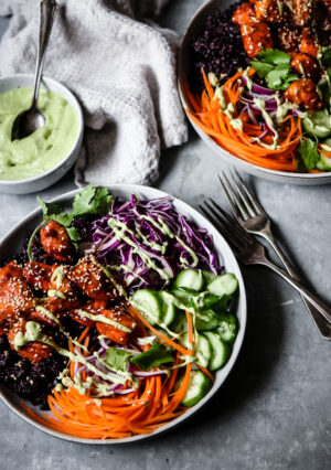 SPICY STICKY SALMON BOWL