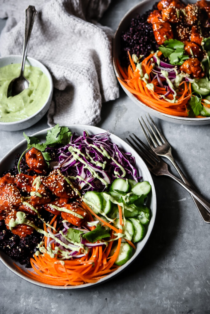 SPICY STICKY SALMON BOWL 