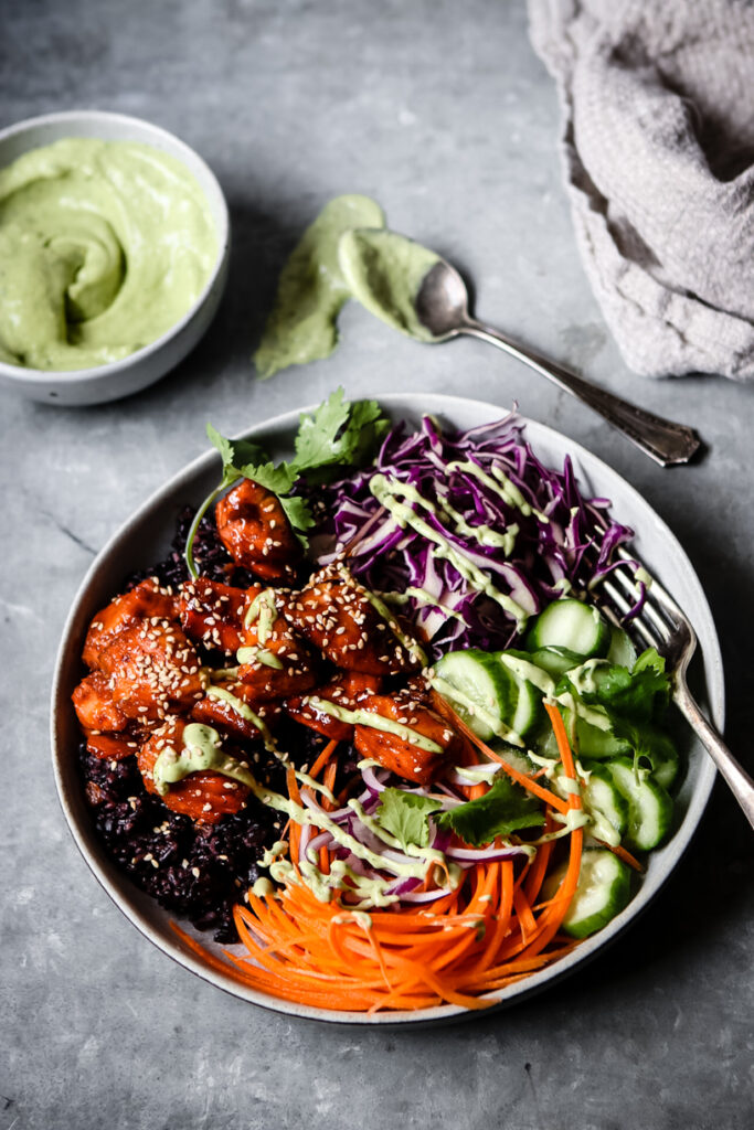 SPICY STICKY SALMON BOWL 