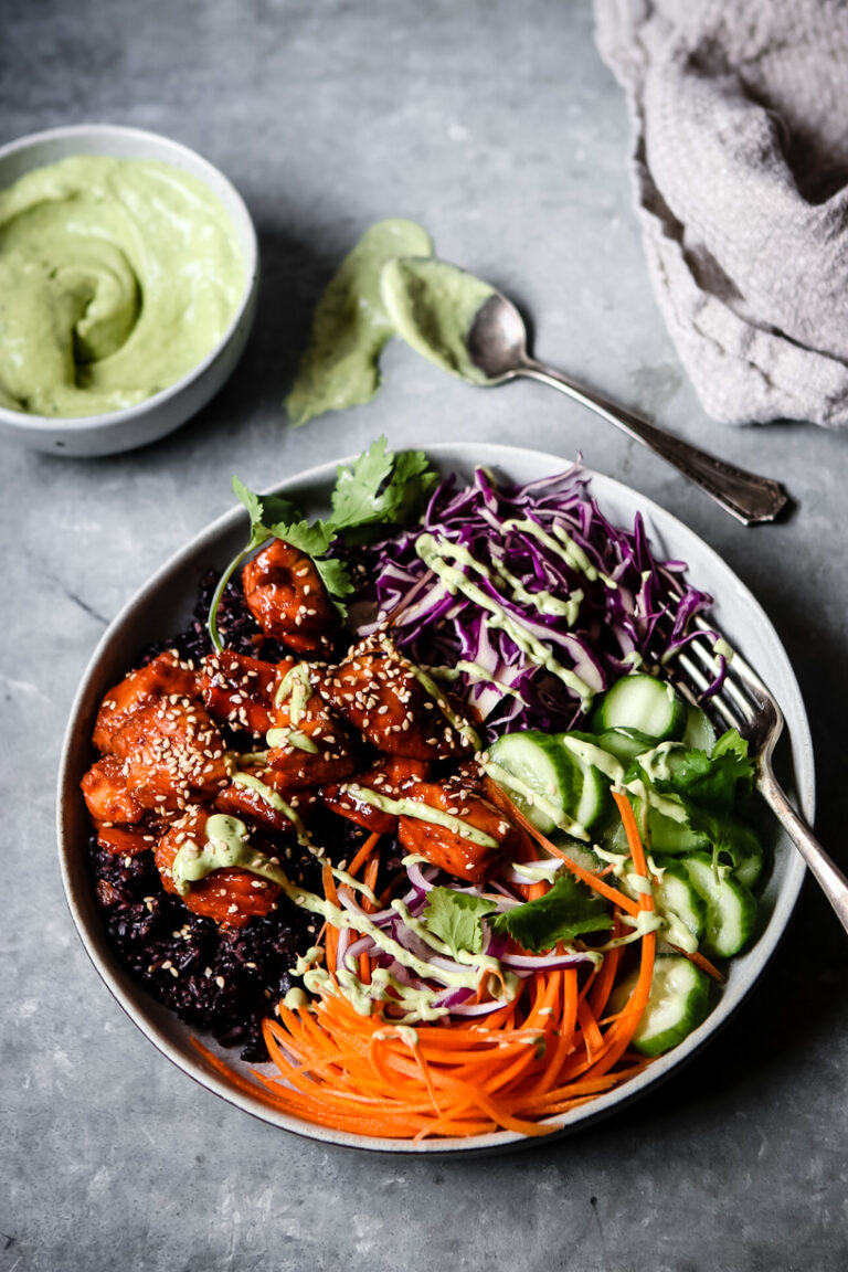 SPICY STICKY SALMON BOWL