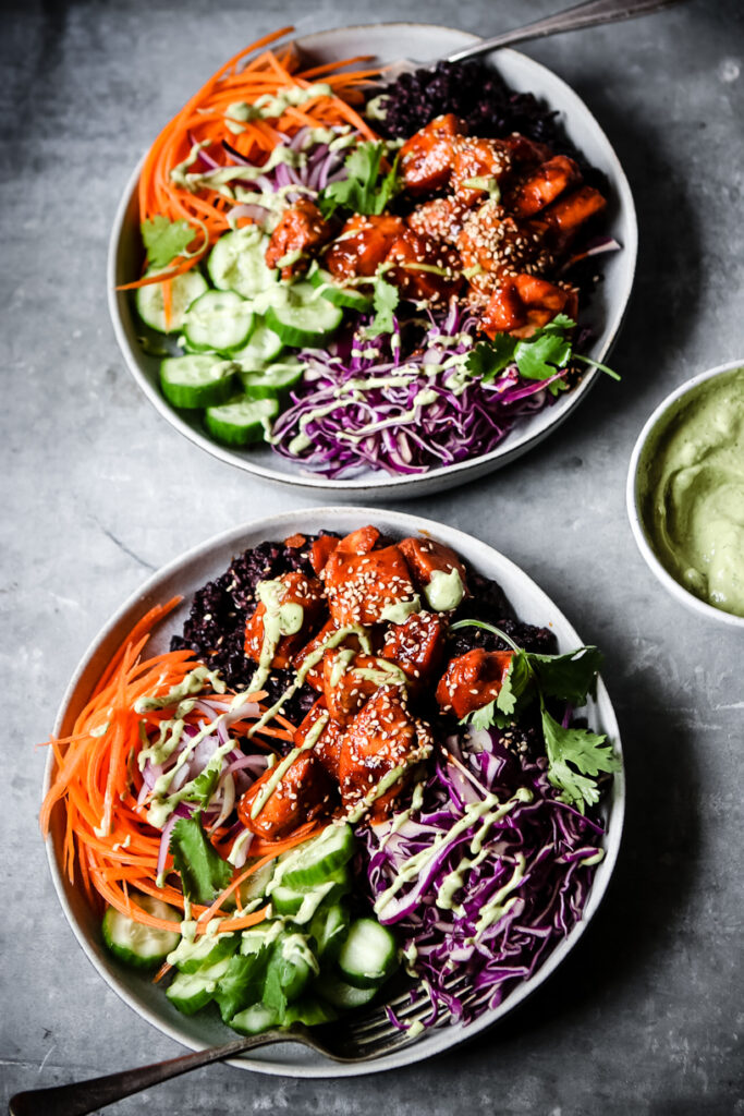 SPICY STICKY SALMON BOWL 