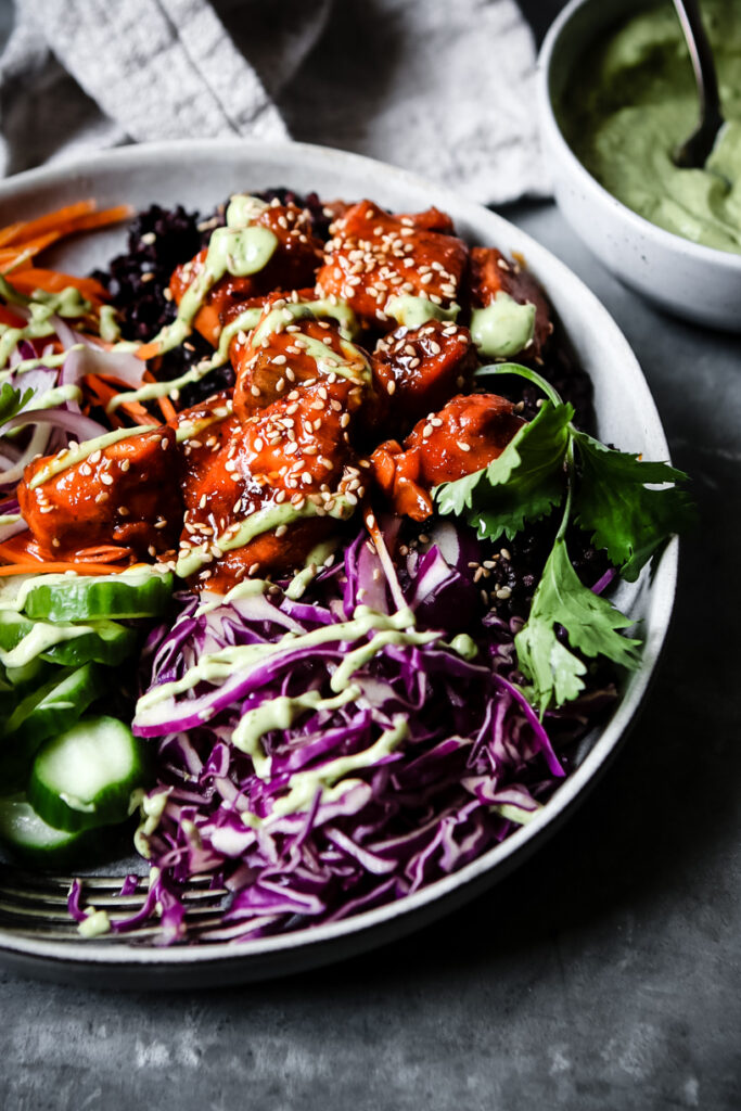 SPICY STICKY SALMON BOWL 