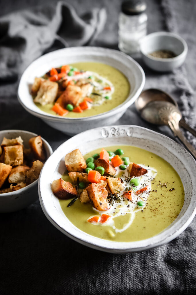 CREAMY VEGGIE SOUP WITH ROSEMARY CROUTONS