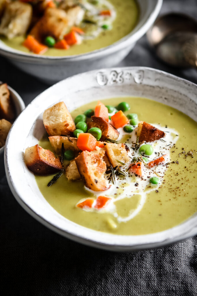 CREAMY VEGGIE SOUP WITH ROSEMARY CROUTONS