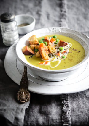 CREAMY VEGGIE SOUP WITH ROSEMARY CROUTONS