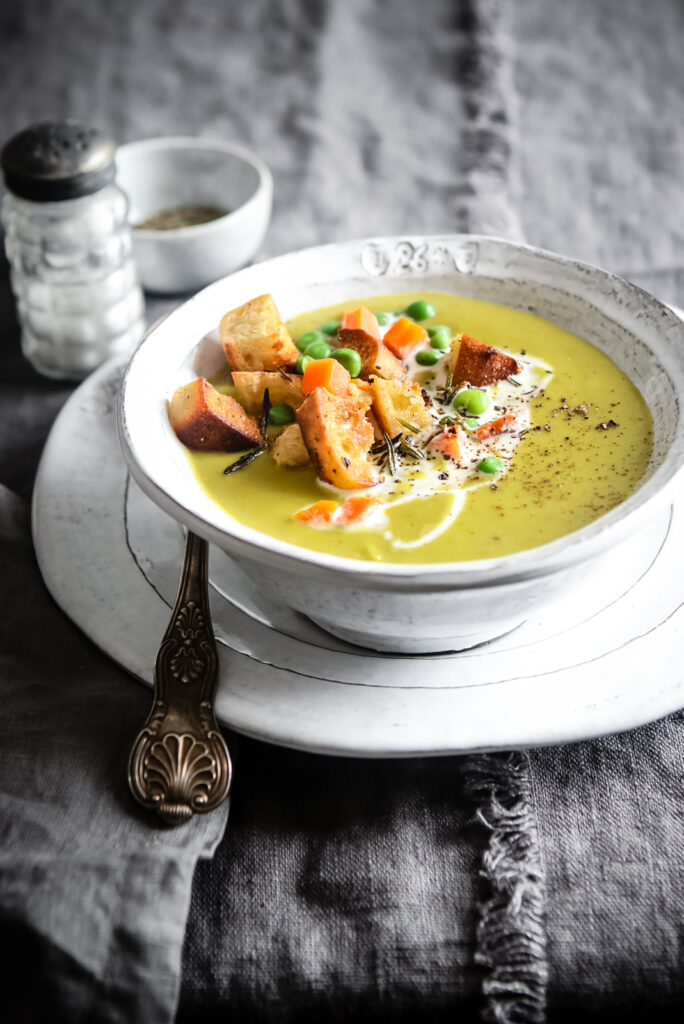 CREAMY VEGGIE SOUP WITH ROSEMARY CROUTONS