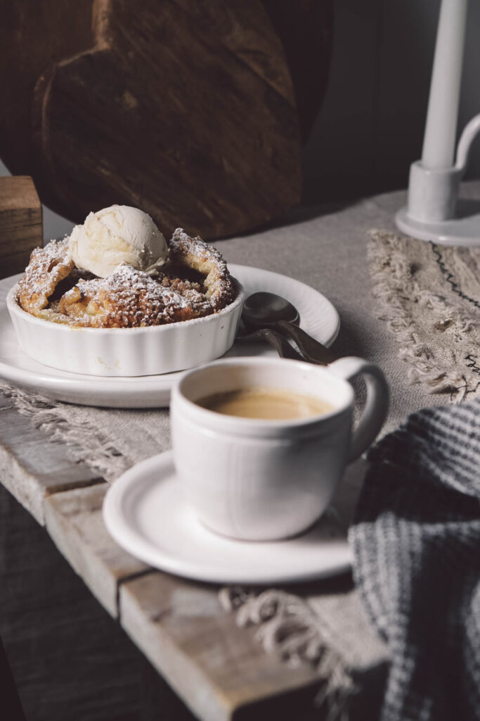 EASY INDIVIDUAL APPLE CRUMBLE PIES