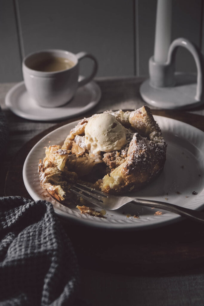 EASY INDIVIDUAL APPLE CRUMBLE PIES