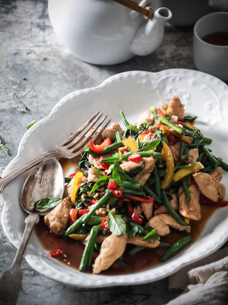 THAI CHICKEN VEGETABLE STIR-FRY